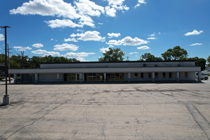 More Photos Of 7103 W 111th St, Worth Freestanding For Lease