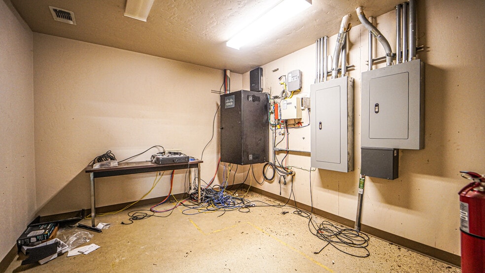 More Photos Of 5500 SW Moody St, Victoria Manufacturing For Sale
