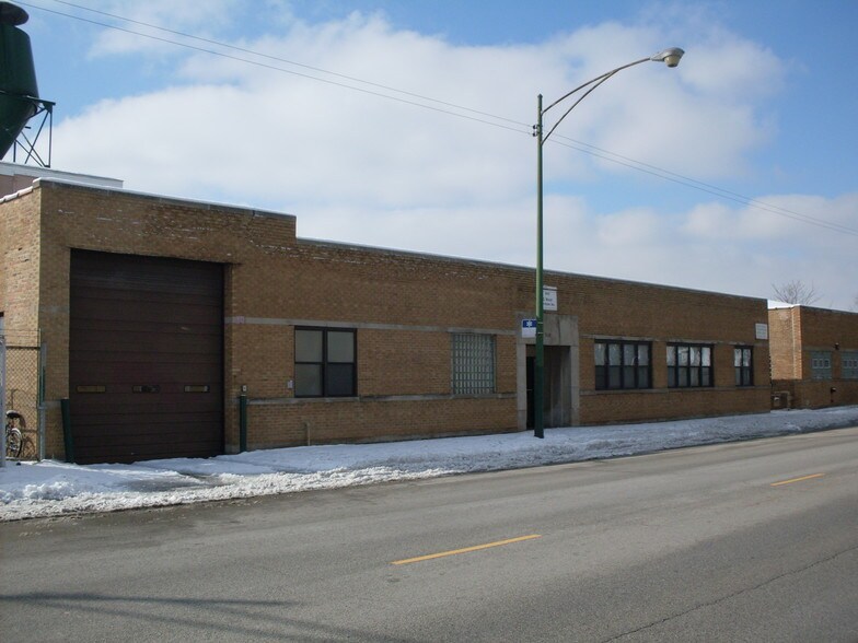 Primary Photo Of 5680 N Northwest Hwy, Chicago Manufacturing For Sale