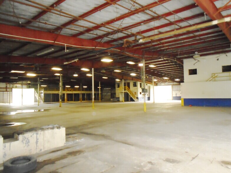 More Photos Of 501 Lakeshore Dr, Kuttawa Warehouse For Sale