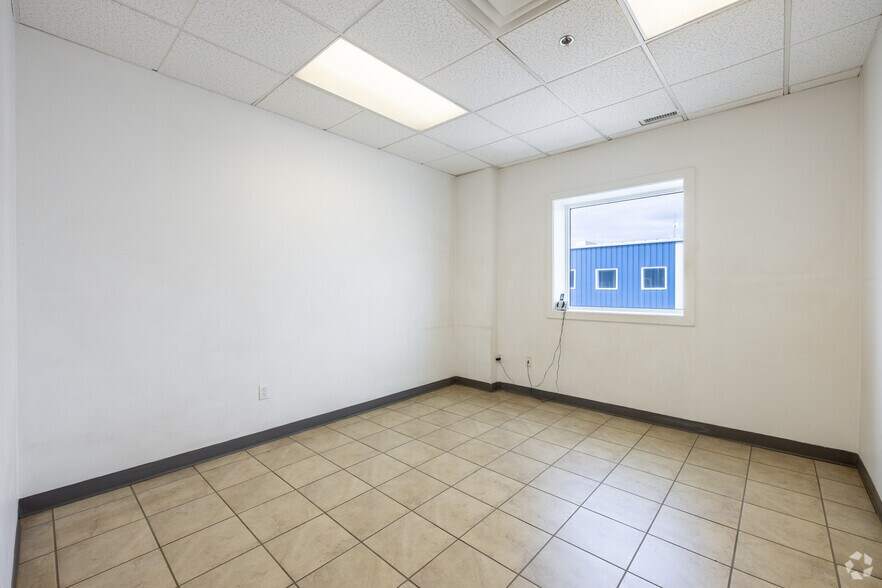 More Photos Of 1177-1185 Venture Av SE, Calgary Warehouse For Sale
