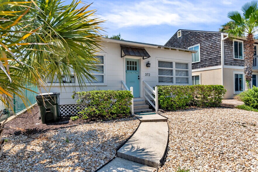 More Photos Of 372 Ahern St, Atlantic Beach Loft Creative Space For Sale