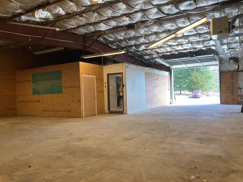 More Photos Of 675 Tower Ln, West Chester Warehouse For Lease