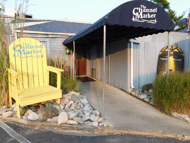 More Photos Of 5793 E Pickwick Rd, Syracuse Restaurant For Sale