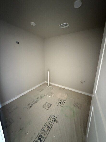 More Photos Of 8081 Old Bastrop Rd, New Braunfels Unknown For Lease