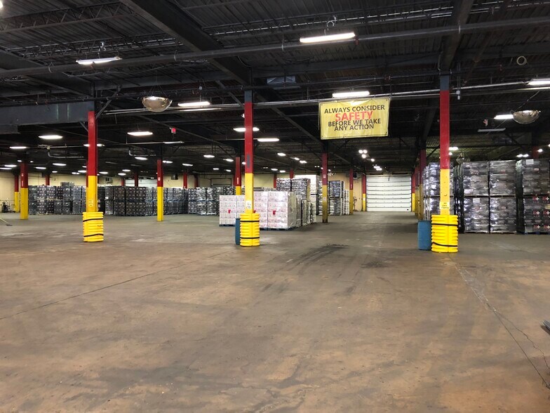 More Photos Of 5 Lexington Ave, East Brunswick Warehouse For Lease