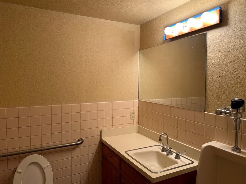 More Photos Of 11930 Goldring Rd, Arcadia Light Distribution For Sale
