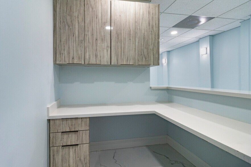 More Photos Of 6141 Sunset Dr, South Miami Medical For Lease