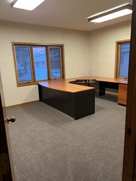 More Photos Of 5851 Cedar Lake Rd, Saint Louis Park Office For Sale