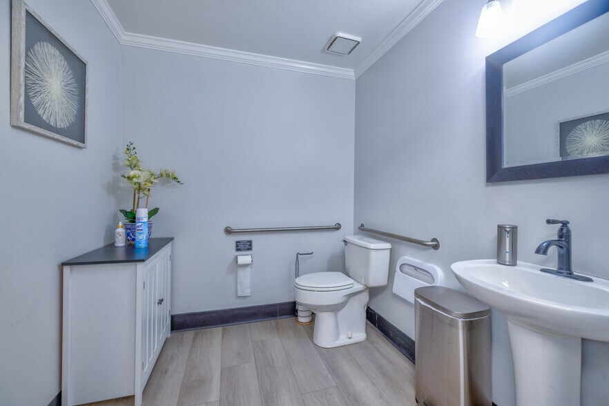 More Photos Of 16336 Whittier Blvd, Whittier Medical For Sale