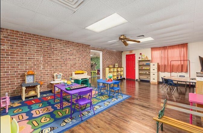 More Photos Of 806 Pershing Ave, Lufkin Daycare Center For Sale