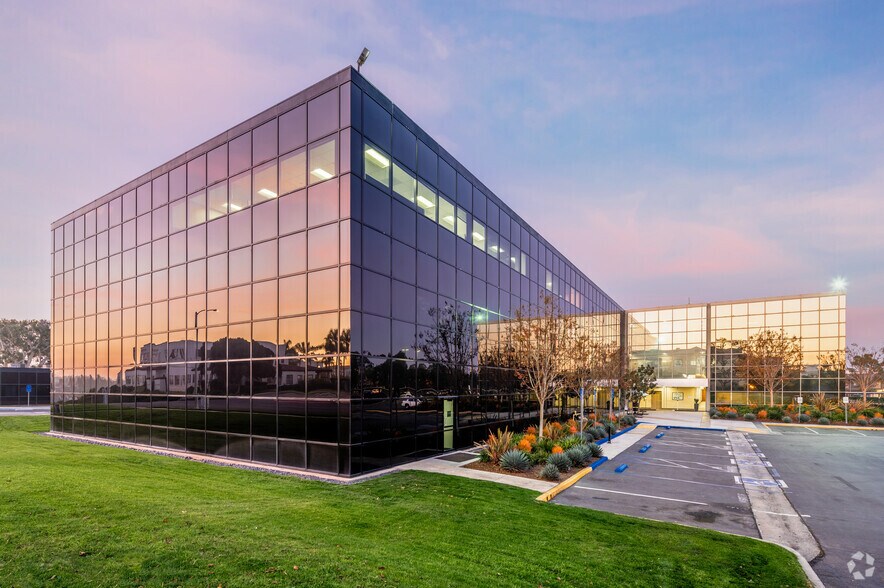 More Photos Of 3300 Irvine Ave, Newport Beach Medical For Lease