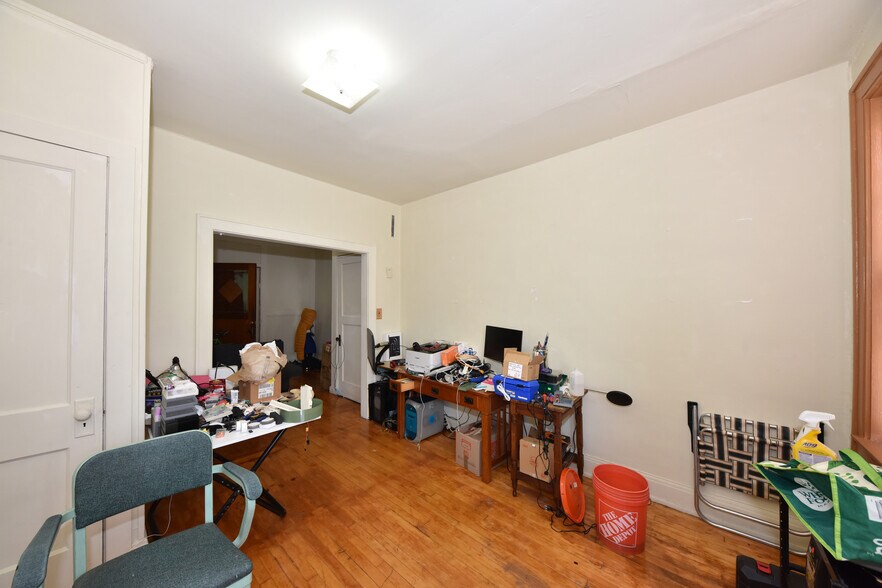 More Photos Of 2670-2672 N Holton St, Milwaukee General Retail For Sale