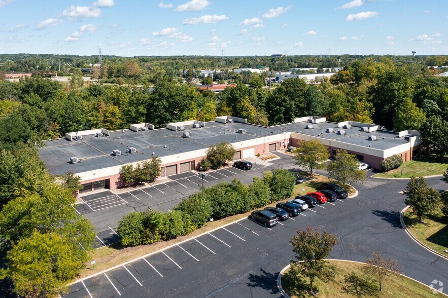 More Photos Of 41441-41541 W 11 Mile Rd, Novi Showroom For Lease