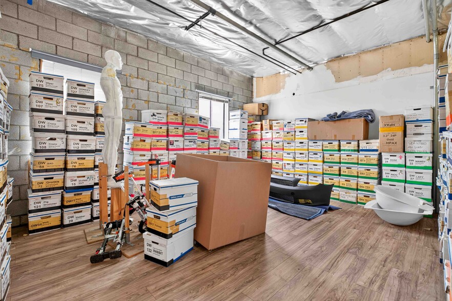 More Photos Of 618 Thompson Ave, Glendale Warehouse For Sale