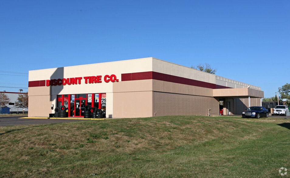 Primary Photo Of 6928 Poe Ave, Dayton Auto Repair For Lease