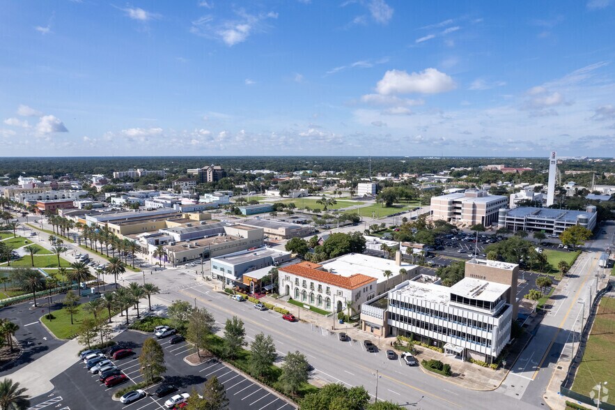 More Photos Of 226-230 N Beach St, Daytona Beach Office For Sale