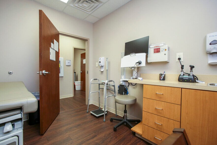 More Photos Of 12 Sammy McGhee Blvd, Jasper Office For Sale