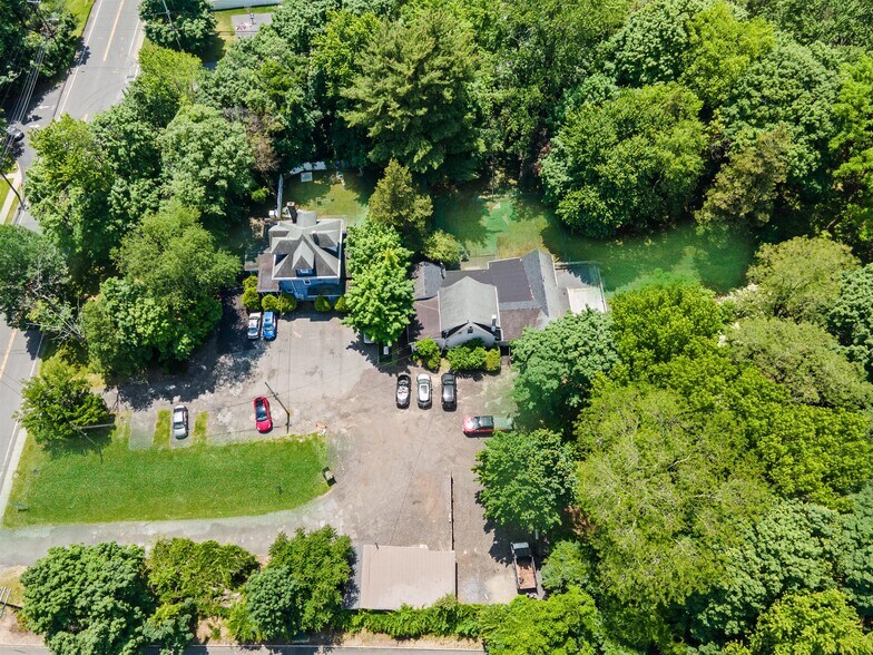 More Photos Of 247 N Middletown Rd, Pearl River Apartments For Sale