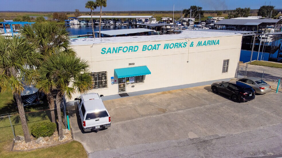 More Photos Of 3900 Peninsula Pt, Sanford Marina For Sale