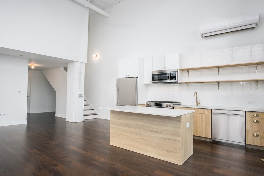 More Photos Of 5050 N Broadway St, Chicago Apartments For Lease