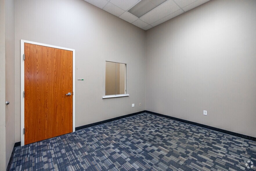 More Photos Of 420 W Morris Blvd, Morristown Office For Lease