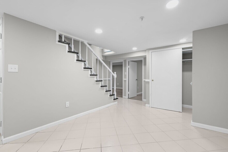 More Photos Of 9725 Lookout Pl, Gaithersburg Healthcare For Sale