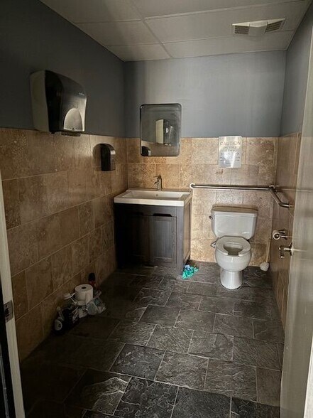 More Photos Of 6713 Broadway, Pearland Freestanding For Lease