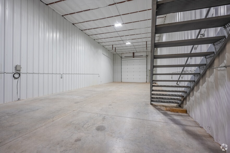 More Photos Of 10800 State Highway 191, Midland Manufacturing For Lease
