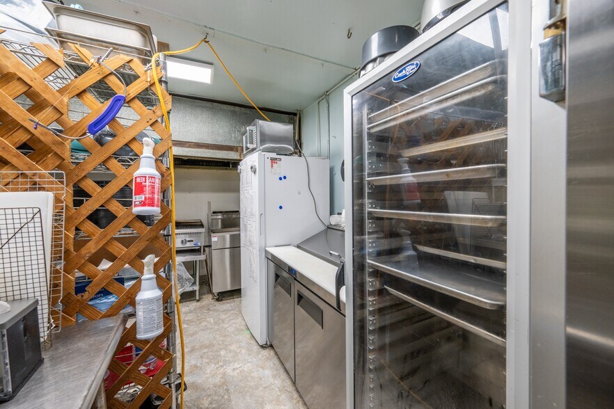 More Photos Of 2598 Tennessee Ave N, Parsons Storefront For Sale