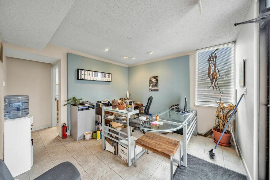 More Photos Of 10801 Connecticut Ave, Kensington Office For Sale