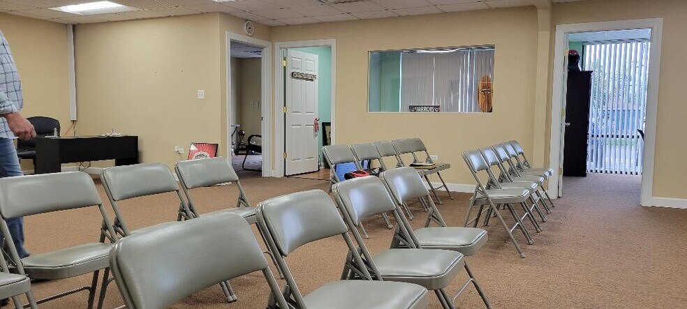 More Photos Of 5680 S Archer Ave, Chicago Loft Creative Space For Lease