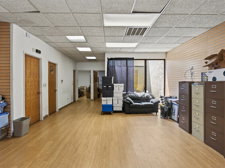 More Photos Of 4708-4710 W Magnolia Blvd., Burbank General Retail For Sale