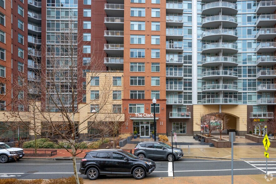 More Photos Of 3400 S Clark St, Arlington Apartments For Lease