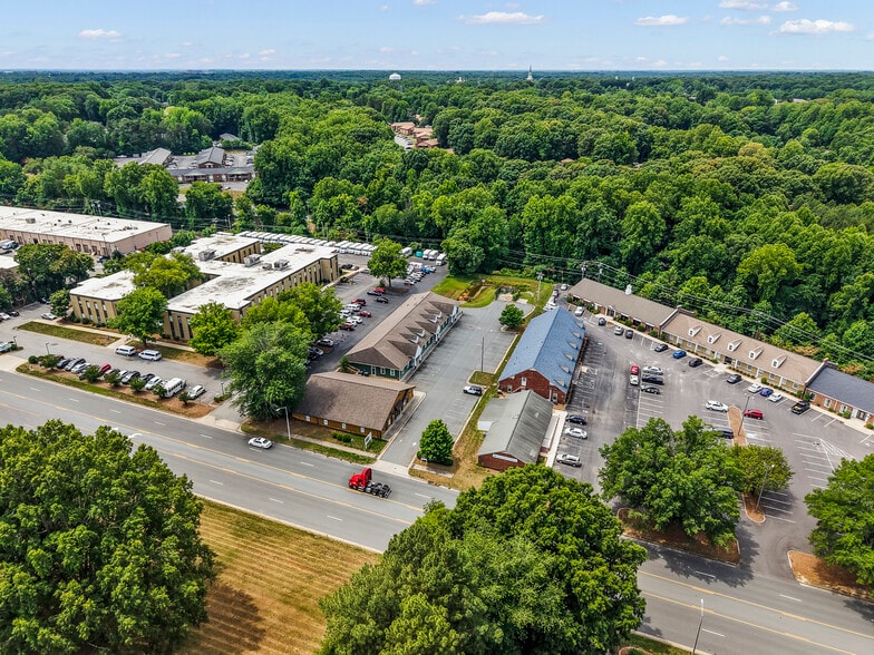 More Photos Of 8017 N Point Blvd, Winston-Salem Industrial For Lease