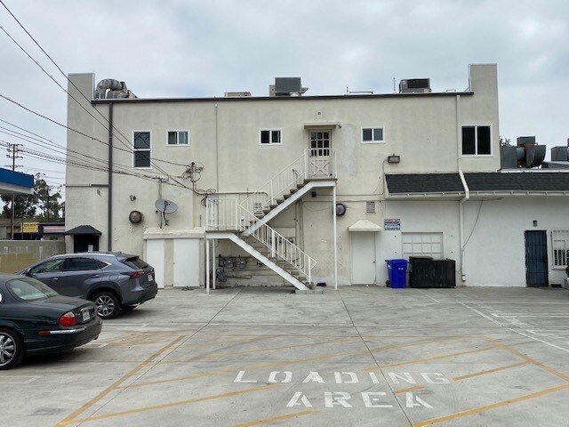 More Photos Of 10550-10556 Riverside Dr, Toluca Lake Storefront Retail Office For Lease