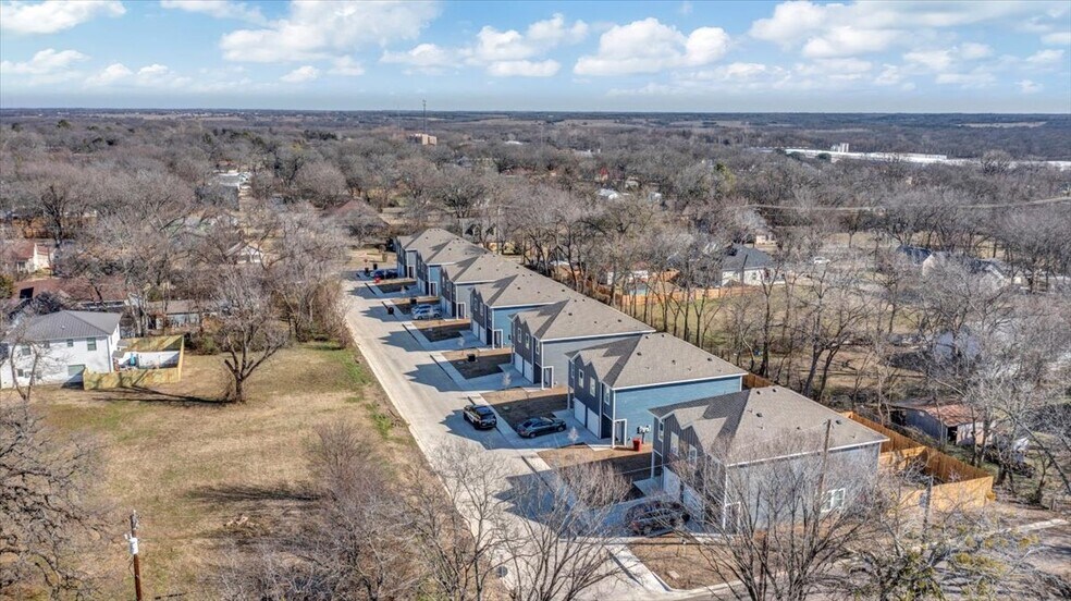 More Photos Of 400-414 E 7th St, Bonham Apartments For Sale