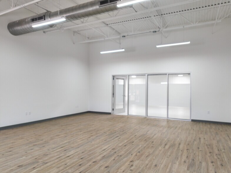 More Photos Of 5260 Rittiman Rd, San Antonio Light Distribution For Sale