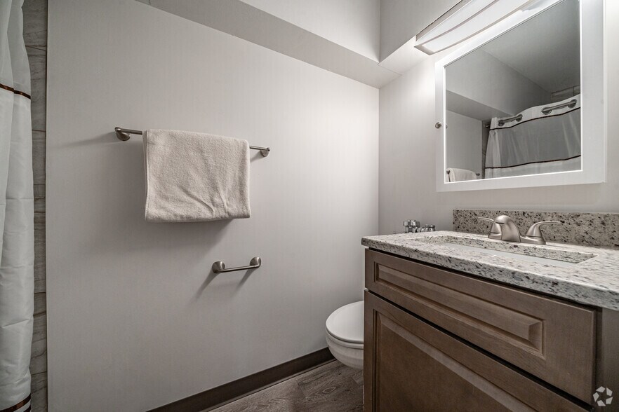 More Photos Of 311 N Ottawa St, Joliet Apartments For Lease