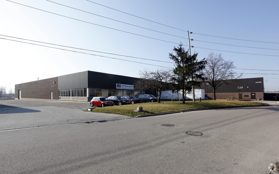 More Photos Of 1290 Blundell Rd, Mississauga Warehouse For Lease