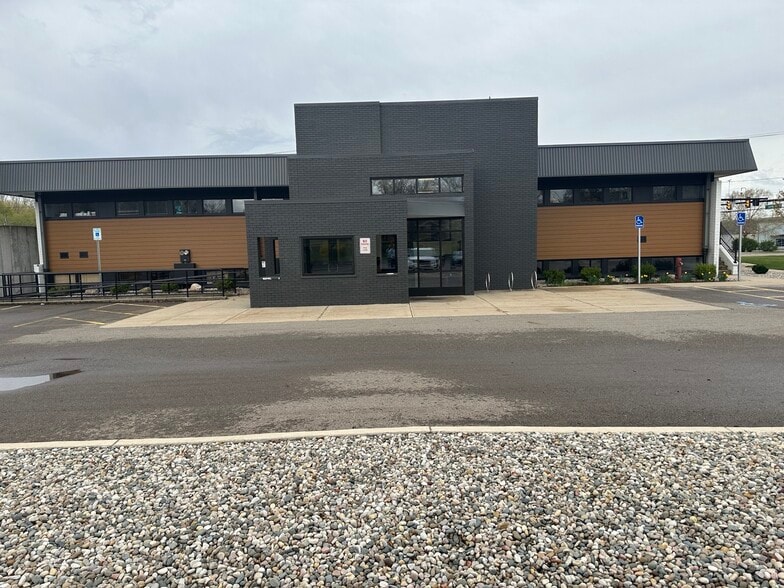 Primary Photo Of 325 E Centre Rd, Portage Office For Lease