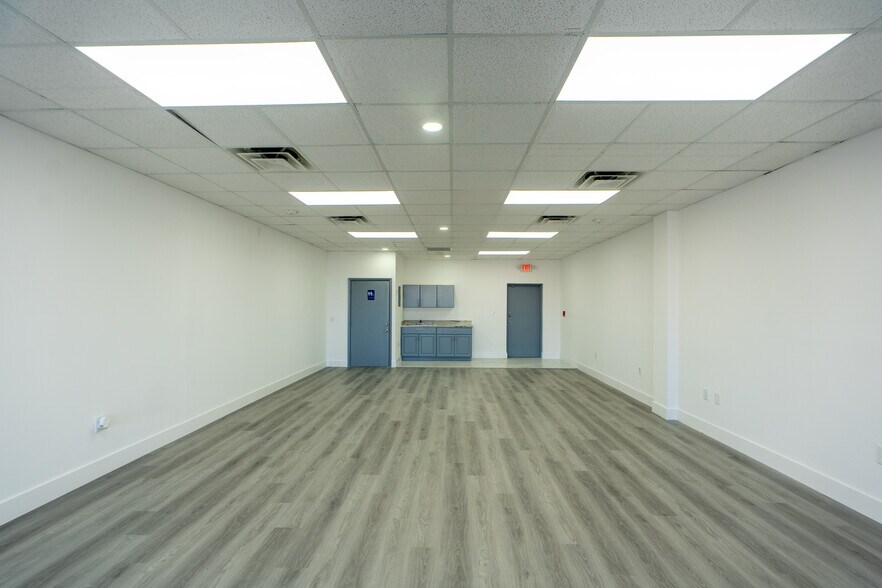 More Photos Of 7506-7560 NW 70th St, Miami Unknown For Lease