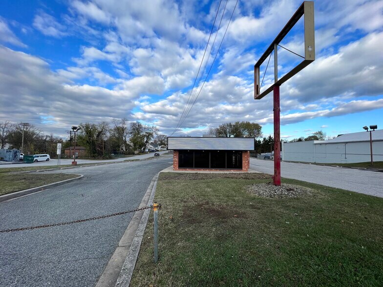 More Photos Of 8457-8459 Fort Smallwood Rd, Pasadena Fast Food For Lease