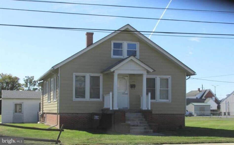 Primary Photo Of 603 Roslyn ave, Cambridge Specialty For Sale