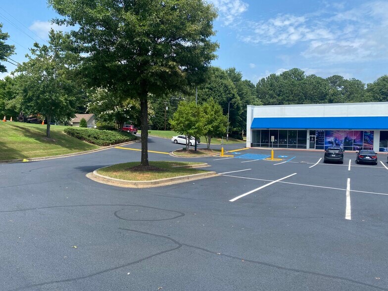 More Photos Of 697 Davis Rd, Stockbridge Unknown For Sale