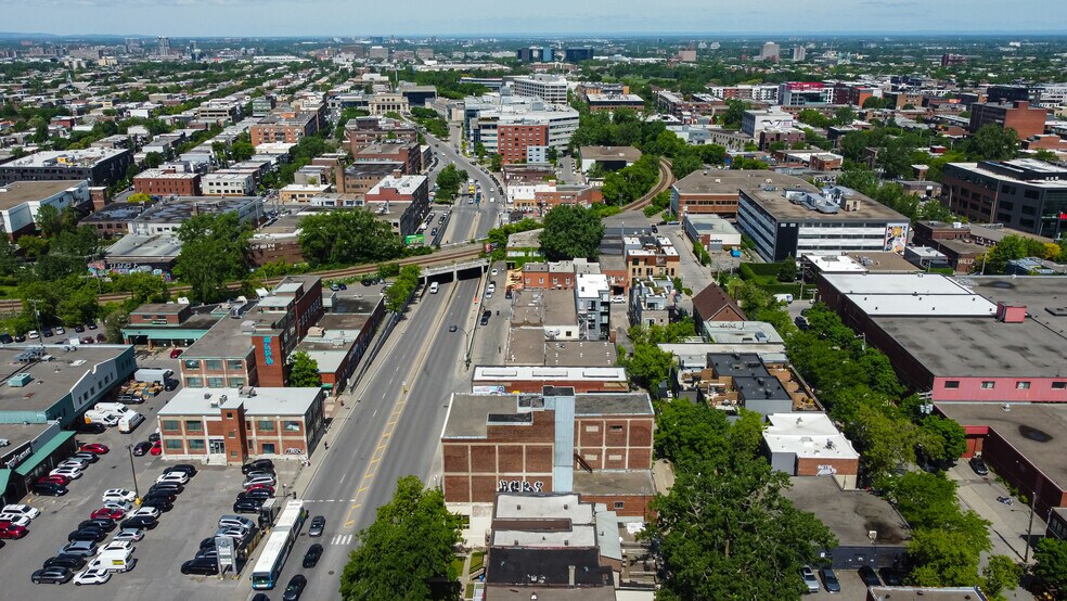 More Photos Of 6659 Av Du Parc, Montréal Industrial For Sale