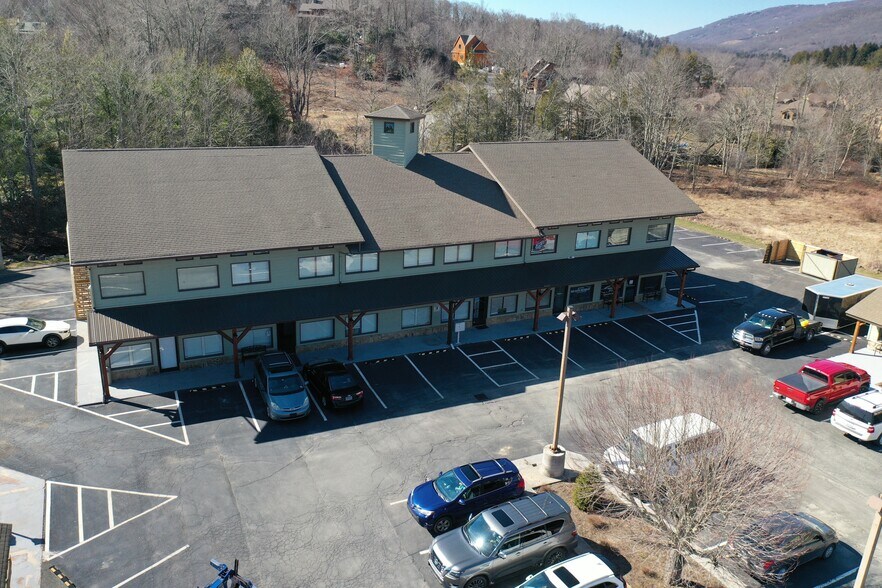 More Photos Of 102 High Country Sq, Banner Elk General Retail For Lease