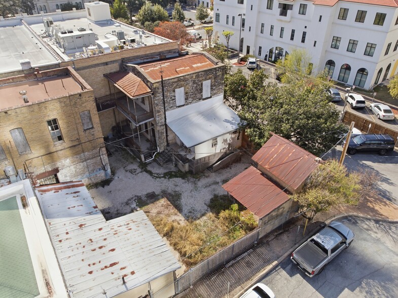 More Photos Of 111-113 N Flores St, San Antonio Storefront Retail Residential For Sale