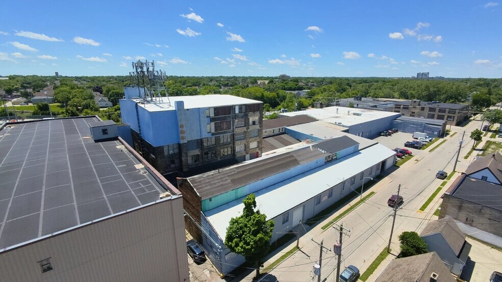 More Photos Of 737 W Cleveland St, Milwaukee Warehouse For Lease
