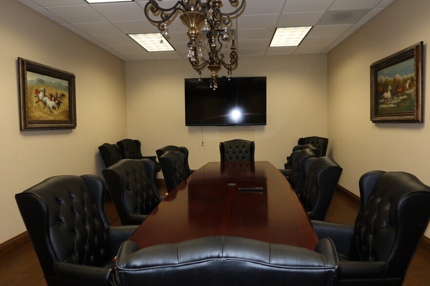 More Photos Of 1801 W 32nd St, Joplin Unknown For Lease